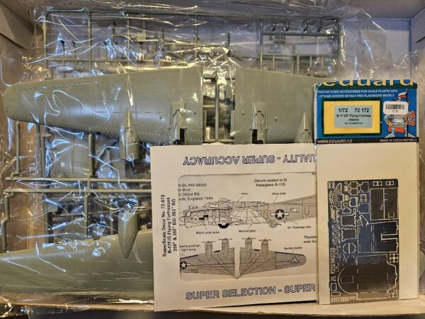 Academy 2142 Boeing B-17F Flying Fortress + Eduard etch set + extra decals 1/72 - Afbeelding 2