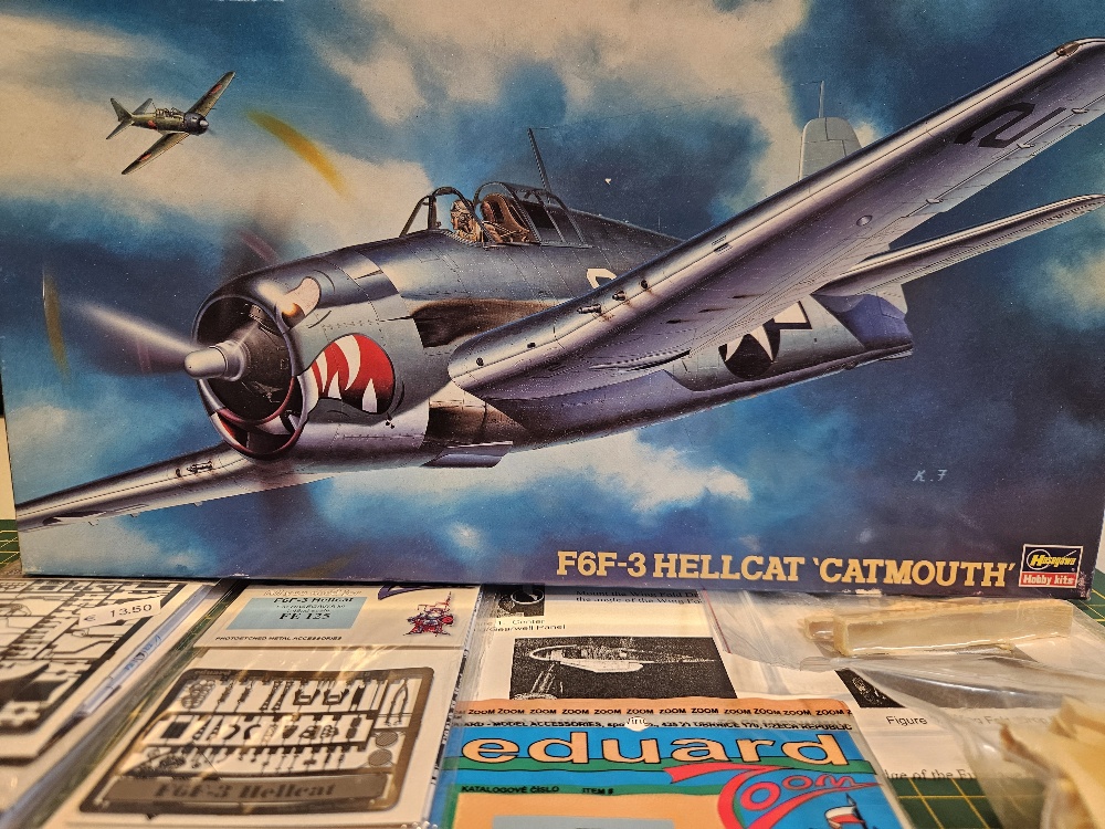 Hasegawa 09180 F6F-3 Hellcat "Catmouth"  with Wing Fold Set + extra's 1/48