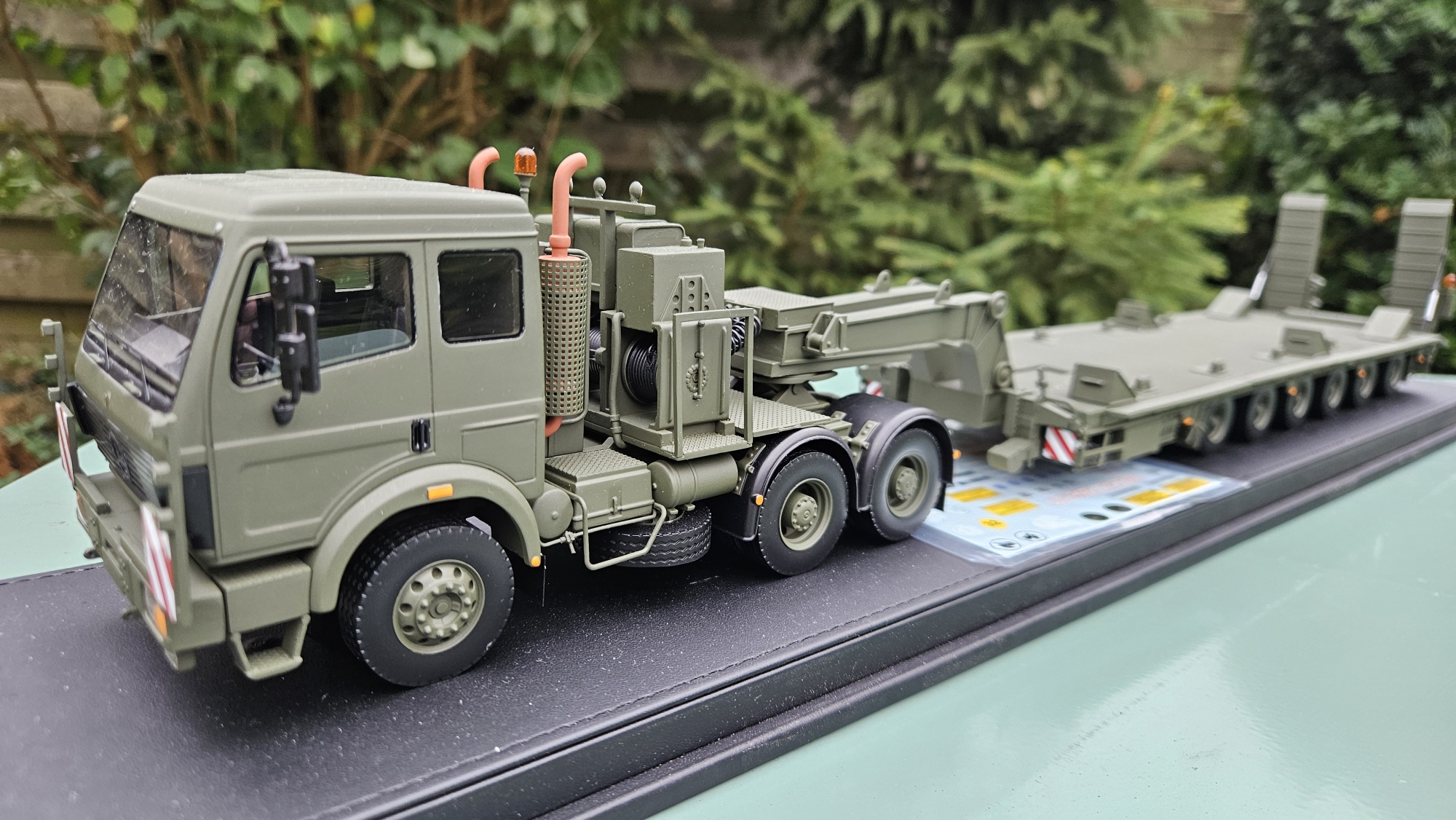 Scale-Masters Koninklijke Landmacht MB Tropco Kant en Klaar model met los decalvel voor verschillende uitvoeringen in luxe vitrine box 1/35