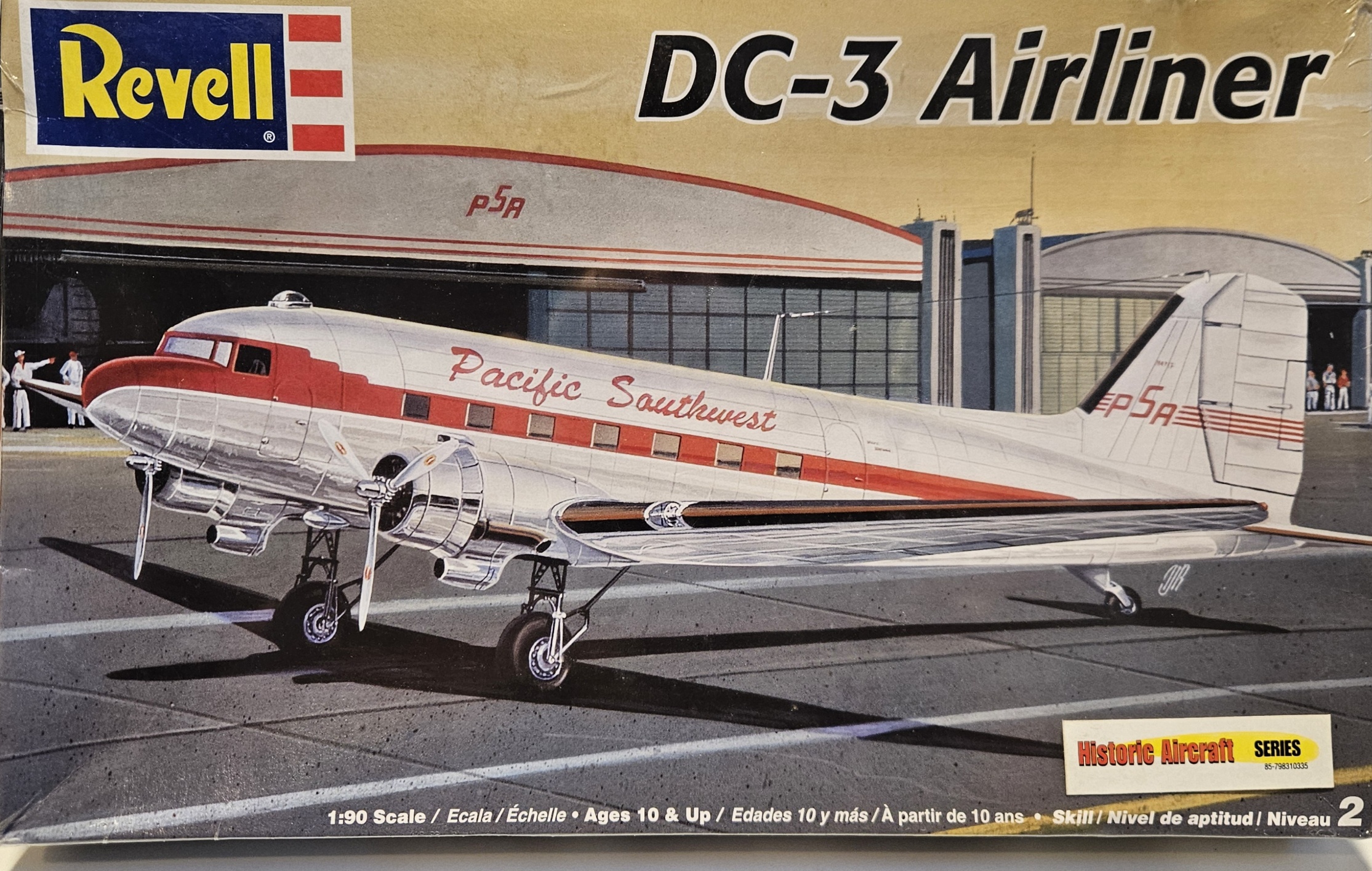 Revell 85-5245 DC-3 Airliner 1/90