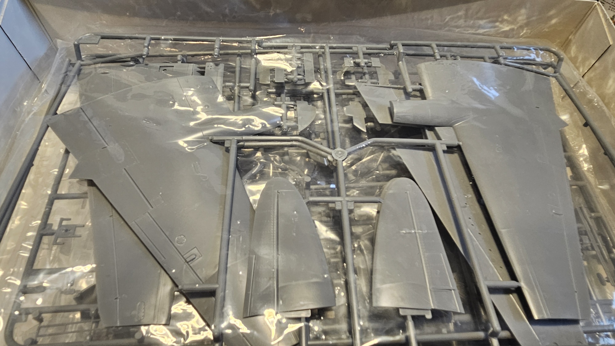 5 Tamiya 61062 De Havilland Mosquito FB Mk.VI / NF Mk.II 1/48 - Afbeelding 2