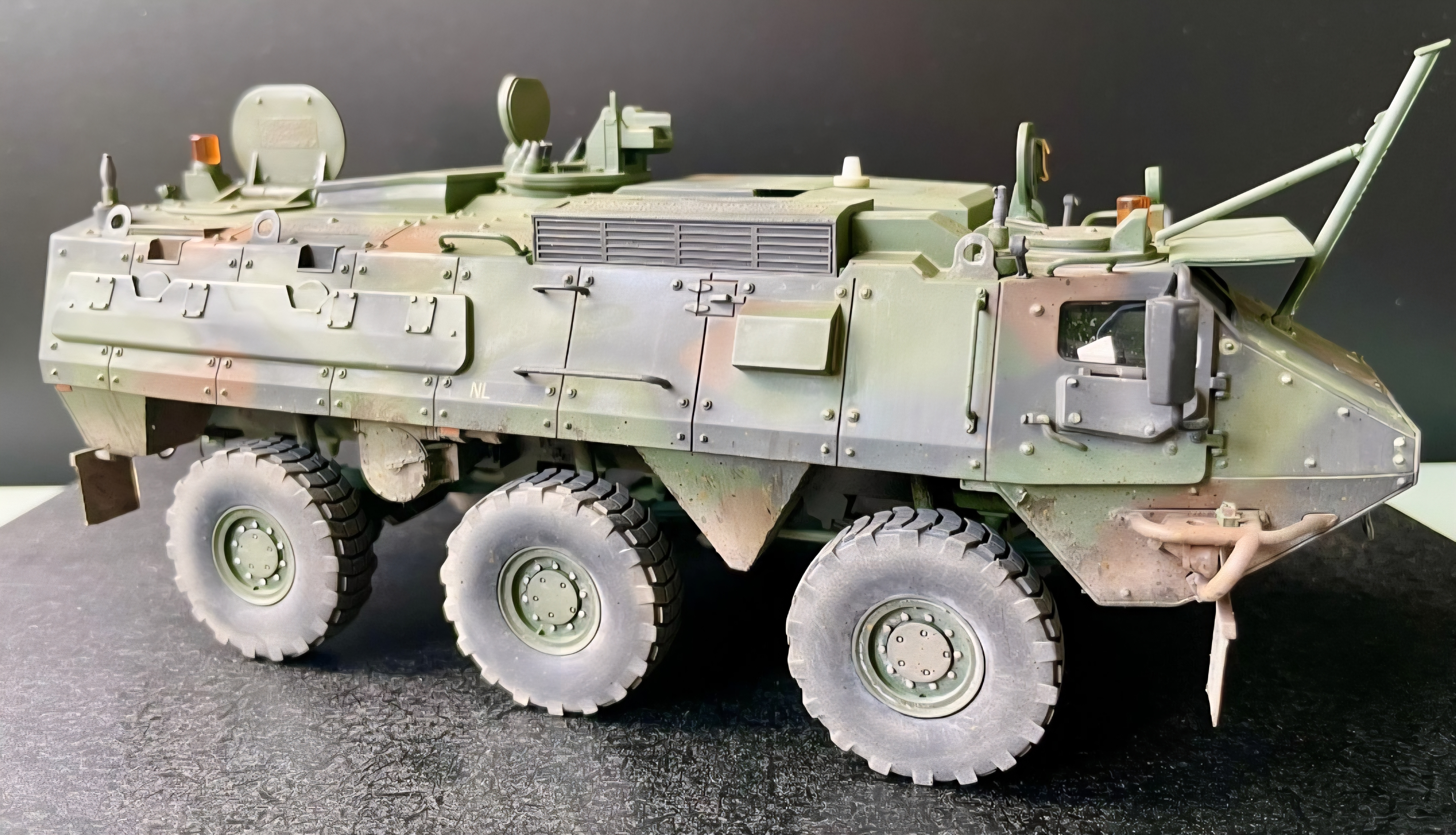 04 Scale-Masters Patria NL uitvoering met los decalvel voor verschillende uitvoeringen 1/35